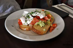 tapeo Avocado and eggs on toast