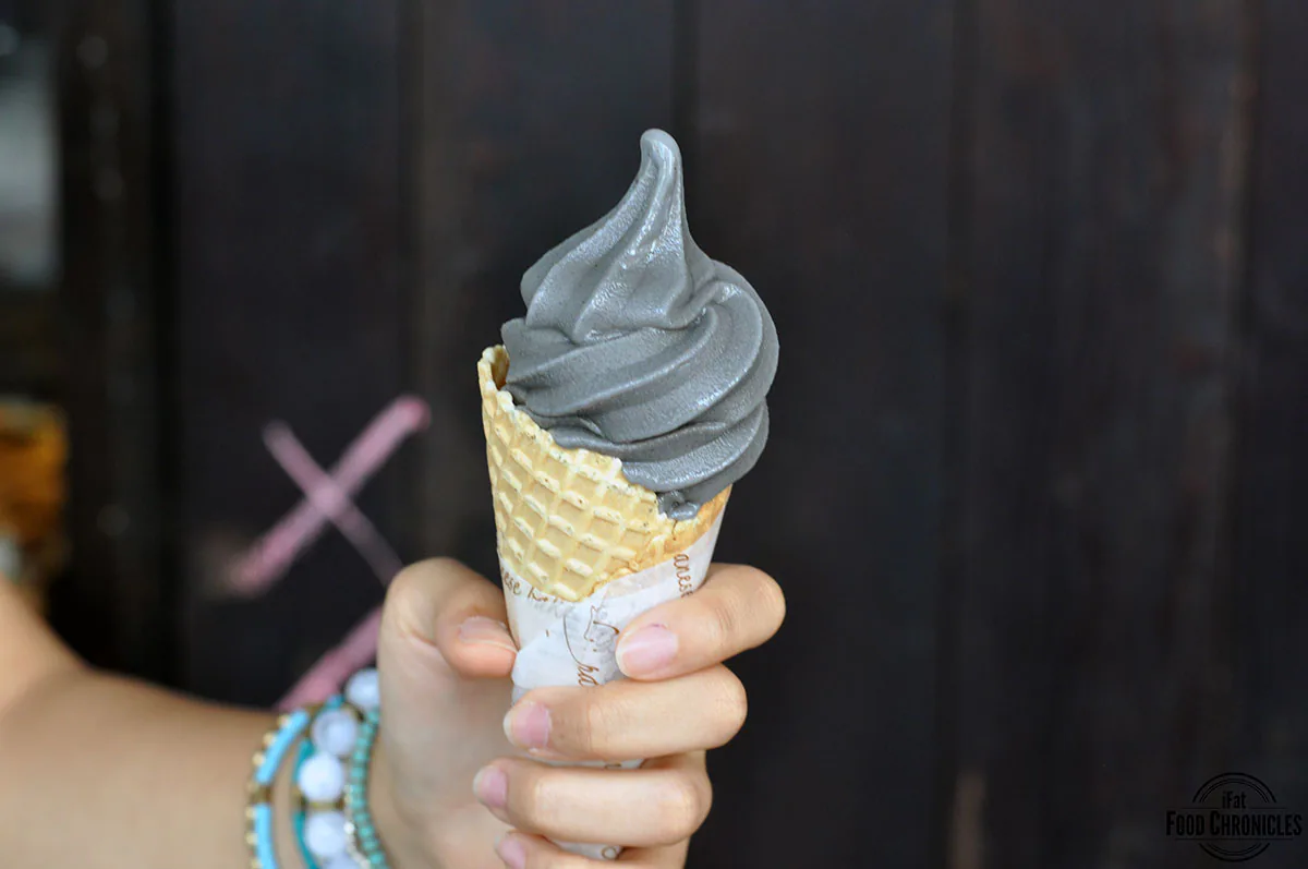 fujipan-bakery-black-sesame-soft-serve