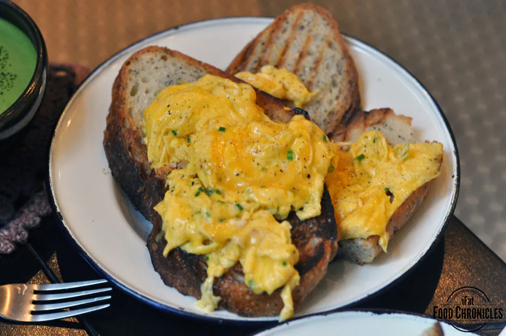 Scrambled eggs on toast