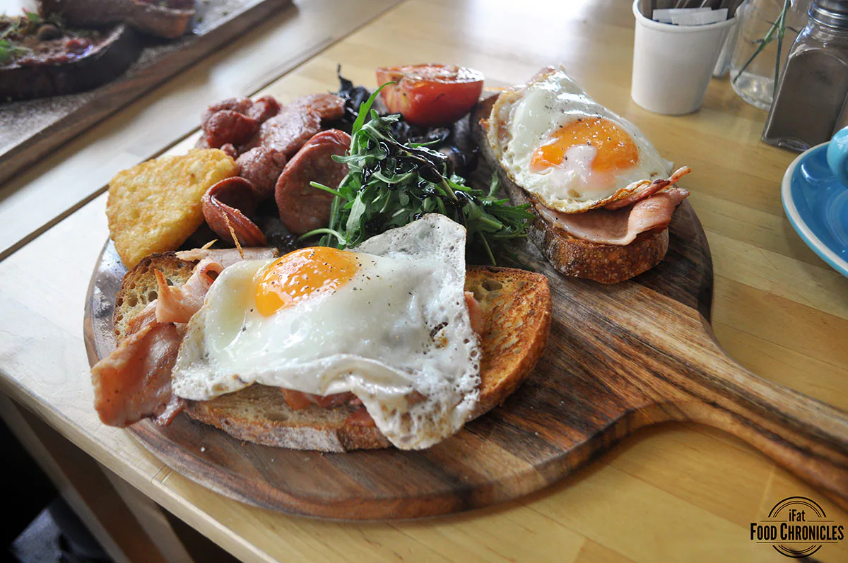 paper plane cafe big brekkie