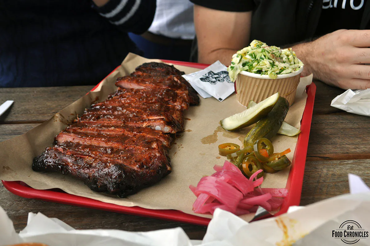 Pork ribs with slaw