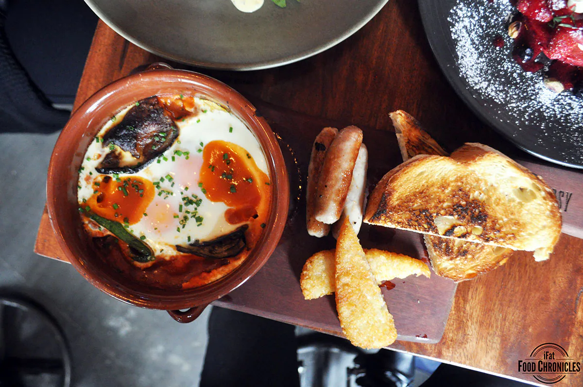 local mbassy vegetarian shakshuka