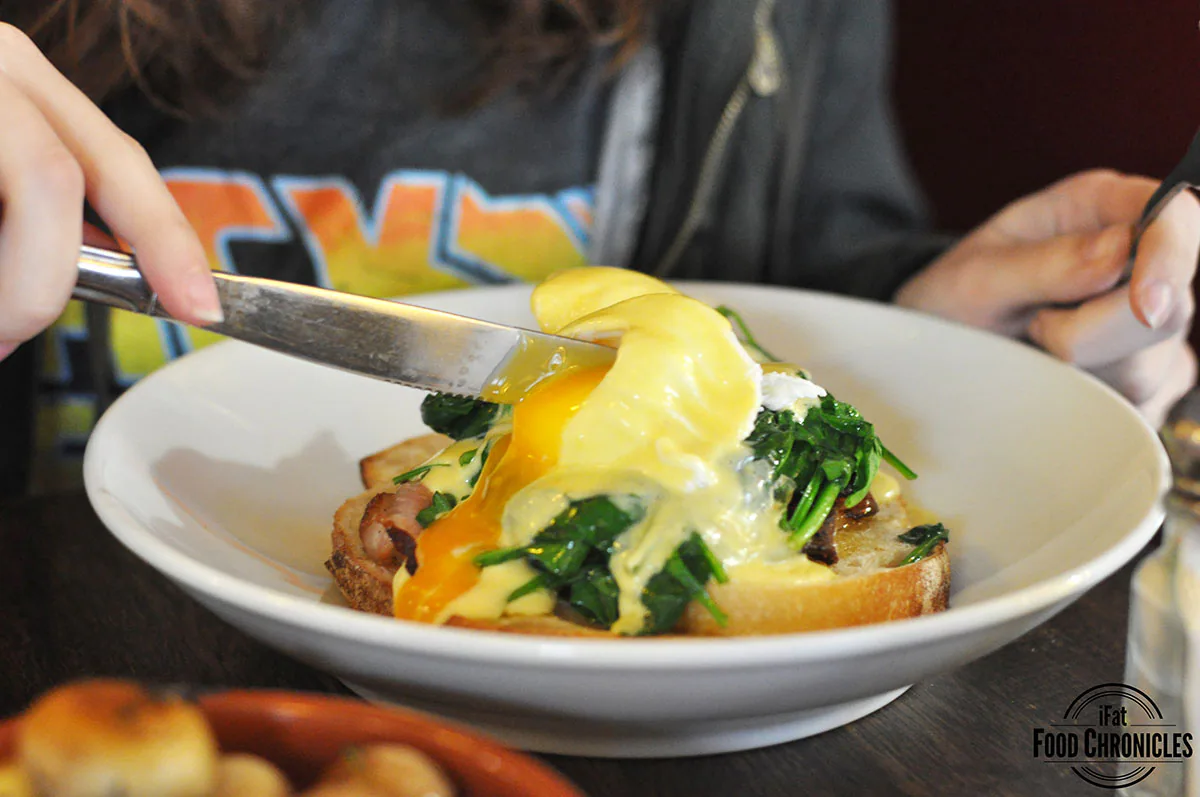 eggs bennedict well co cafe