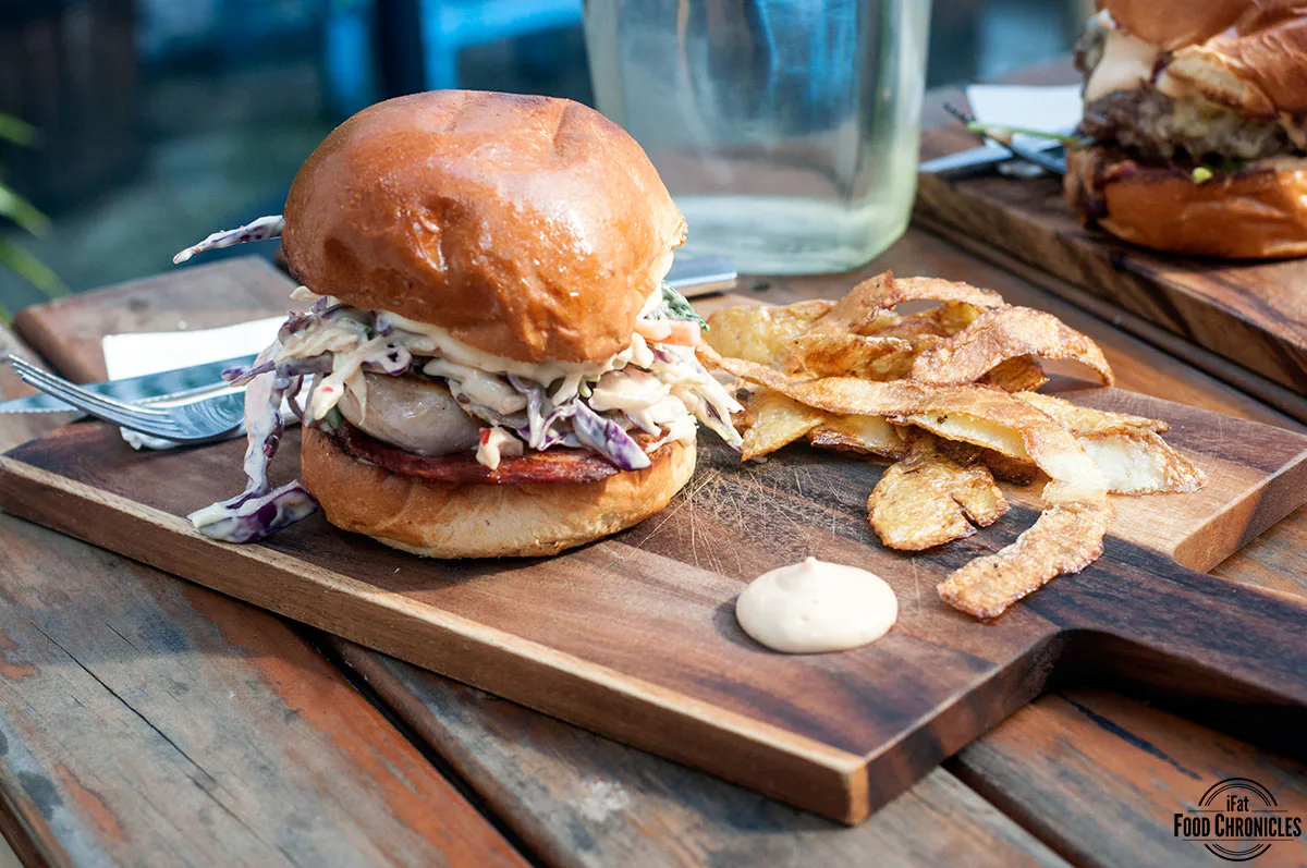 upside cafe chicken burger
