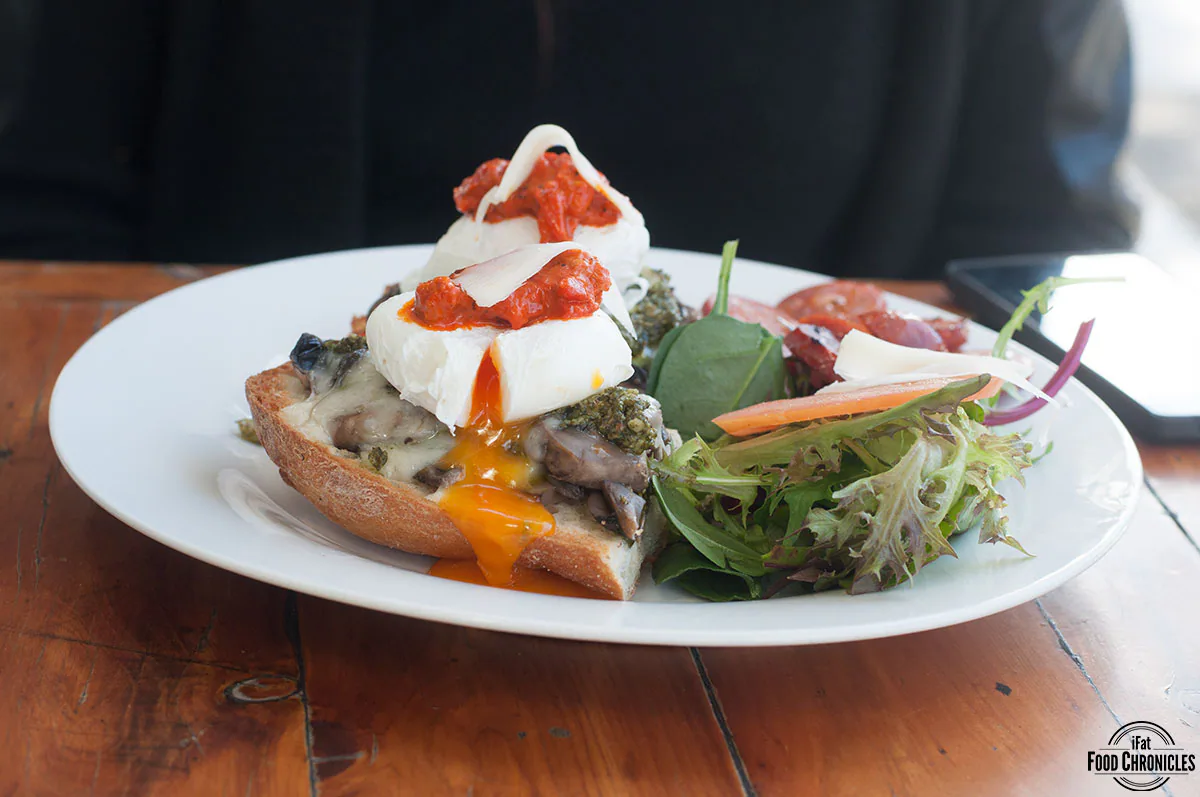 clipper cafe mushroom pesto eggs