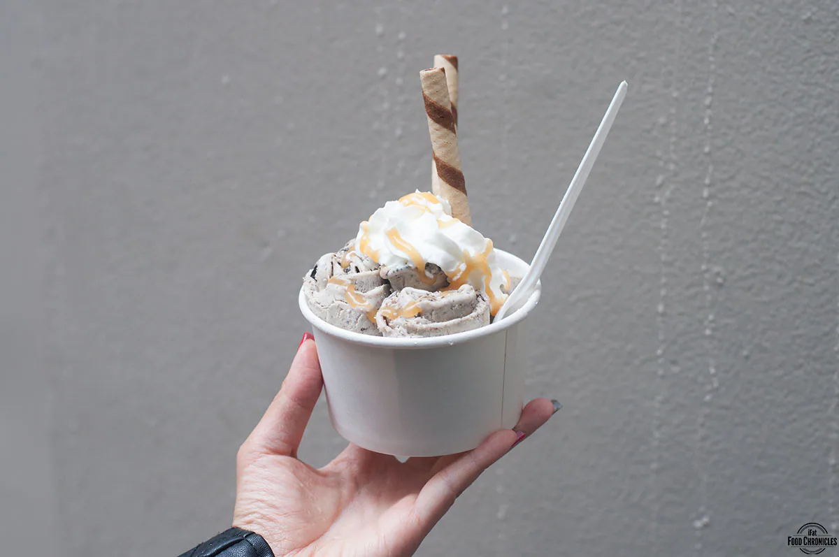 vanilla ice cream scrolls