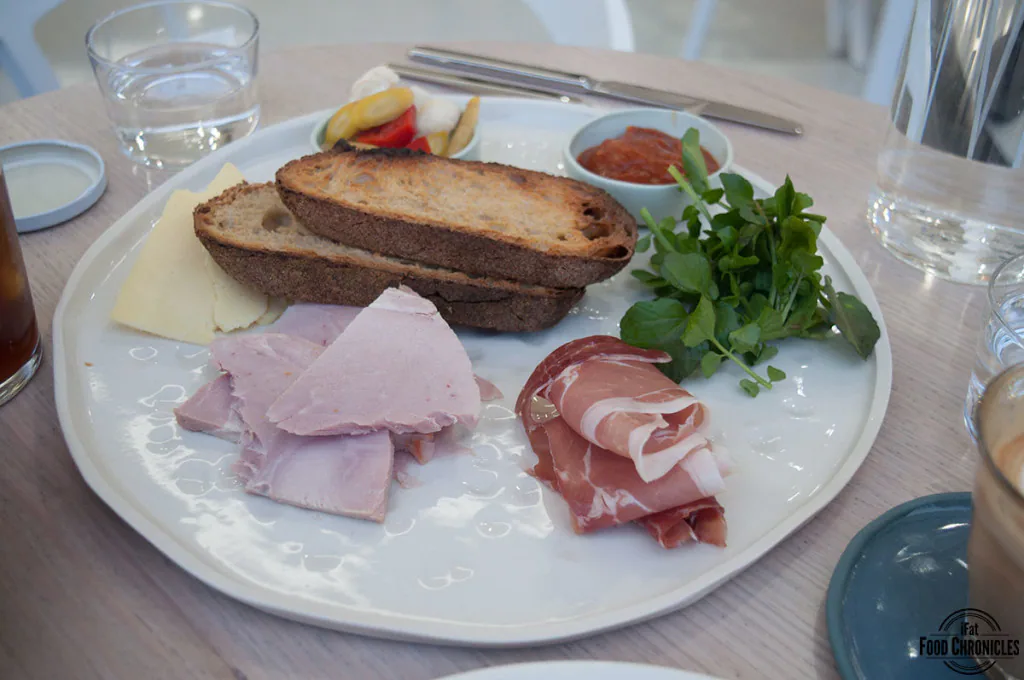 dutch smugger smugglers lunch