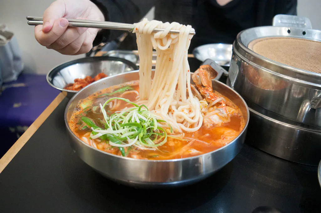 the mandoo spicy seafood noodles