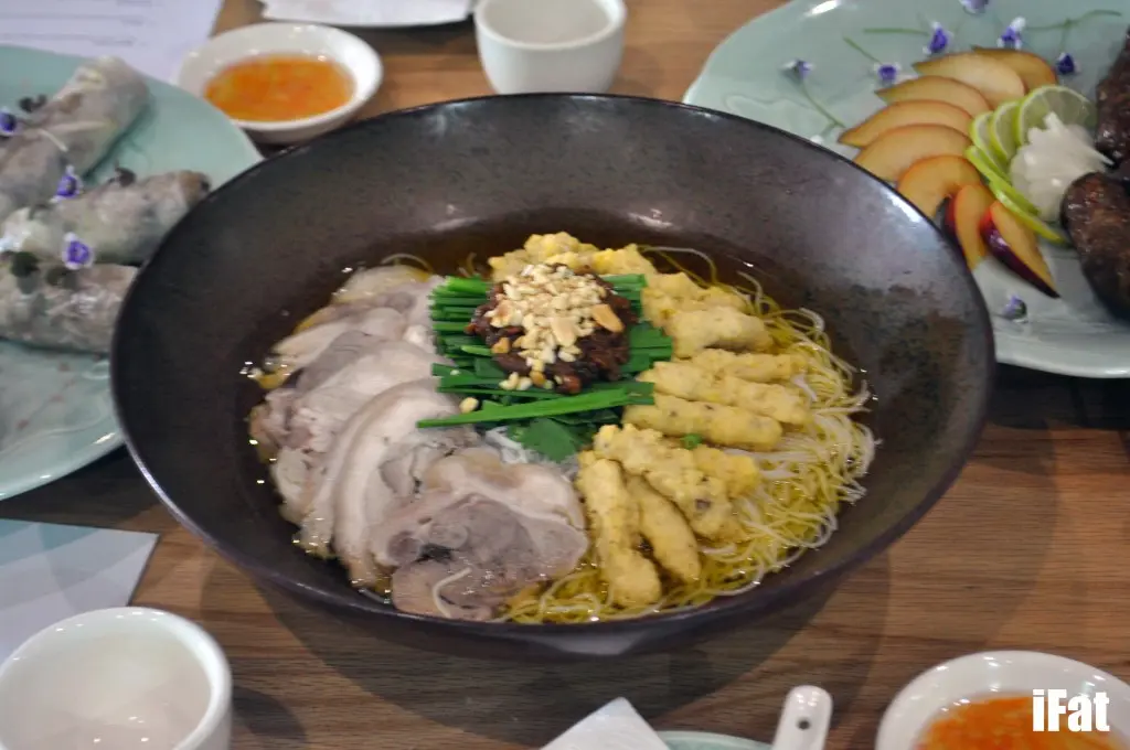 Bun Suong: Vermicelli in a pork knucle soup base with fermented beans and peanuts.