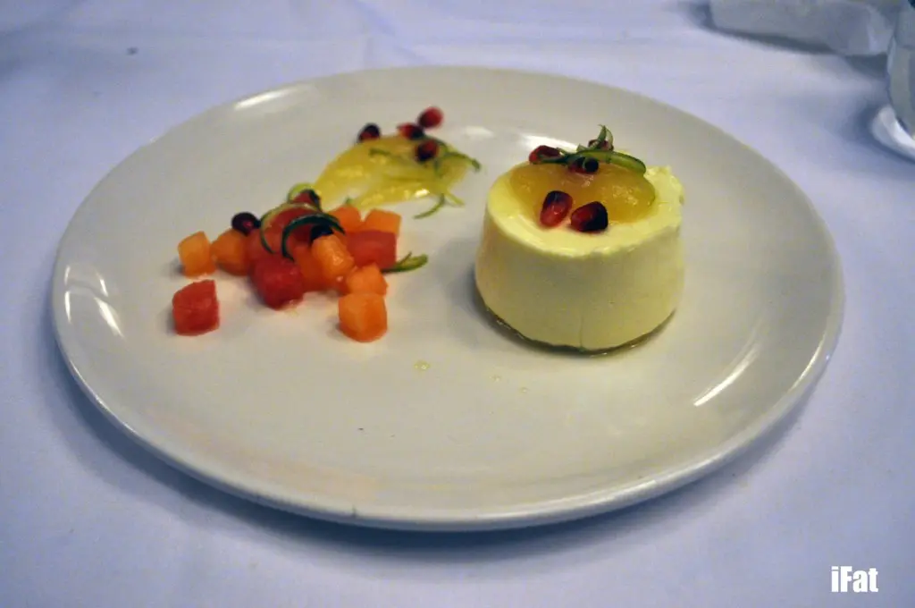 Pineapple cheesecake with frozen fruit salad and pineapple jam