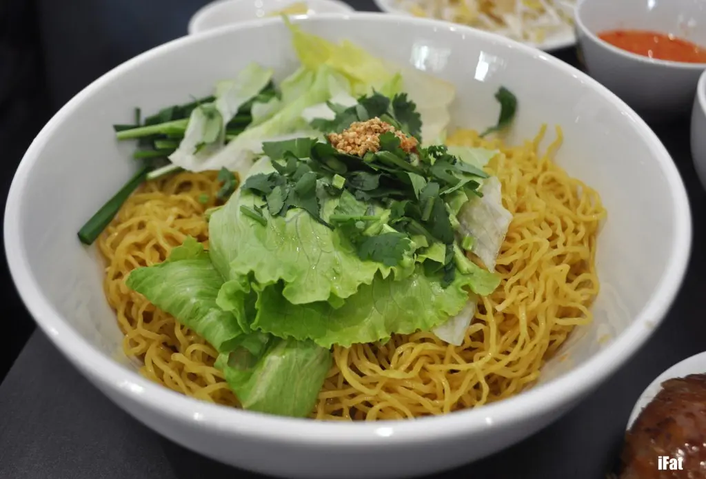 Dry egg noodles