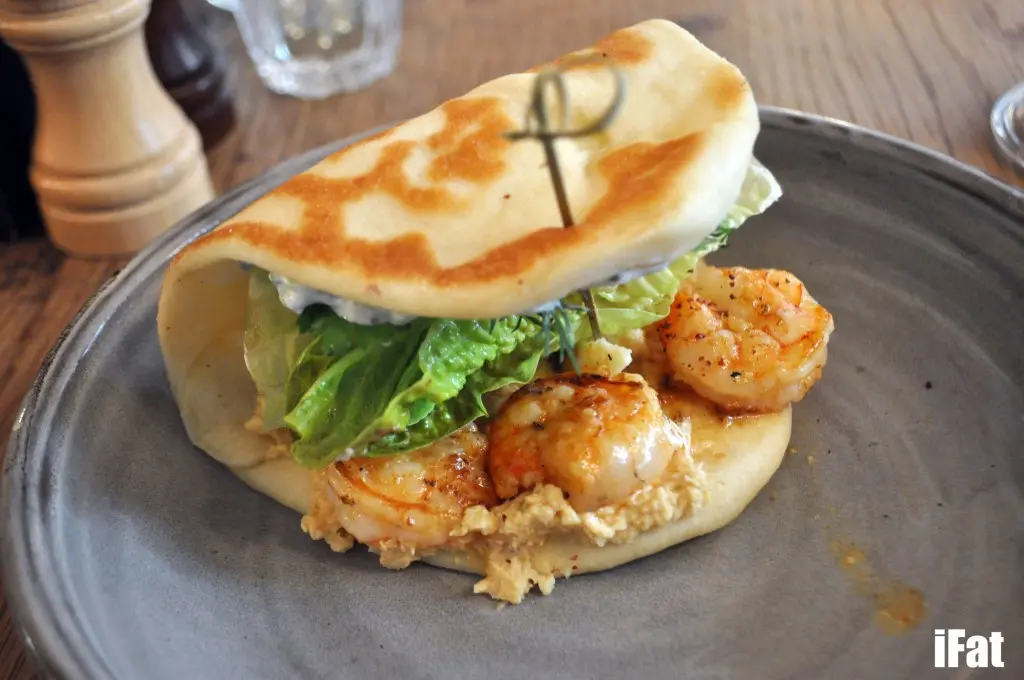 Grilled prawns narnie with tsatziki