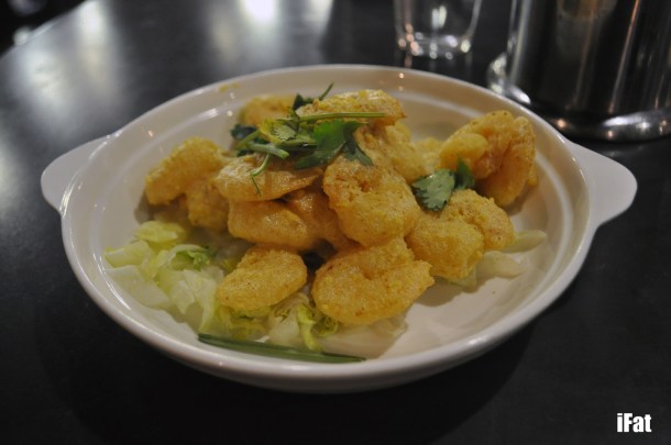 Egg yolk fried prawns