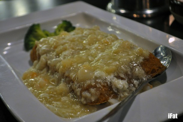 Deep fried tofu with seafood and egg white sauce