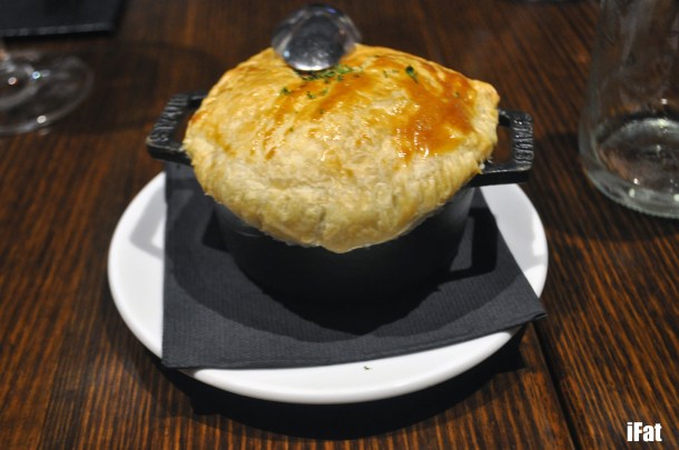 Mushroom ragout with fine herbs in a golden pastry