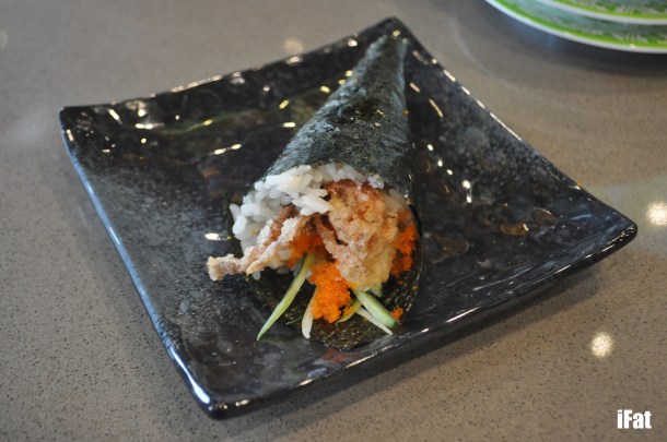 Soft shell crab hand roll