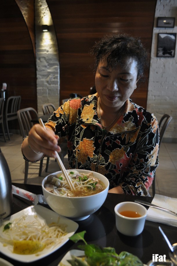 My mother ordered the pho dac biet. I guess our affinity for pho is genetic